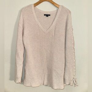 American Eagle Outfitters V-Neck Sweater in Cream